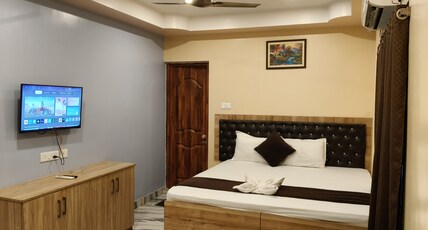 HOTEL MAHAL Room Type - Deluxe Room