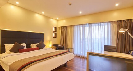 Spree Shivai Hotel Pimpri Chinchwad Room Type - Spree Club Room with Bathtub