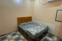 2BHK Near to Assi Ghat 500metr  Rooftop Ganga View