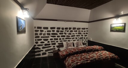 Vedic Vibes Room Type - Furnished Slate Room