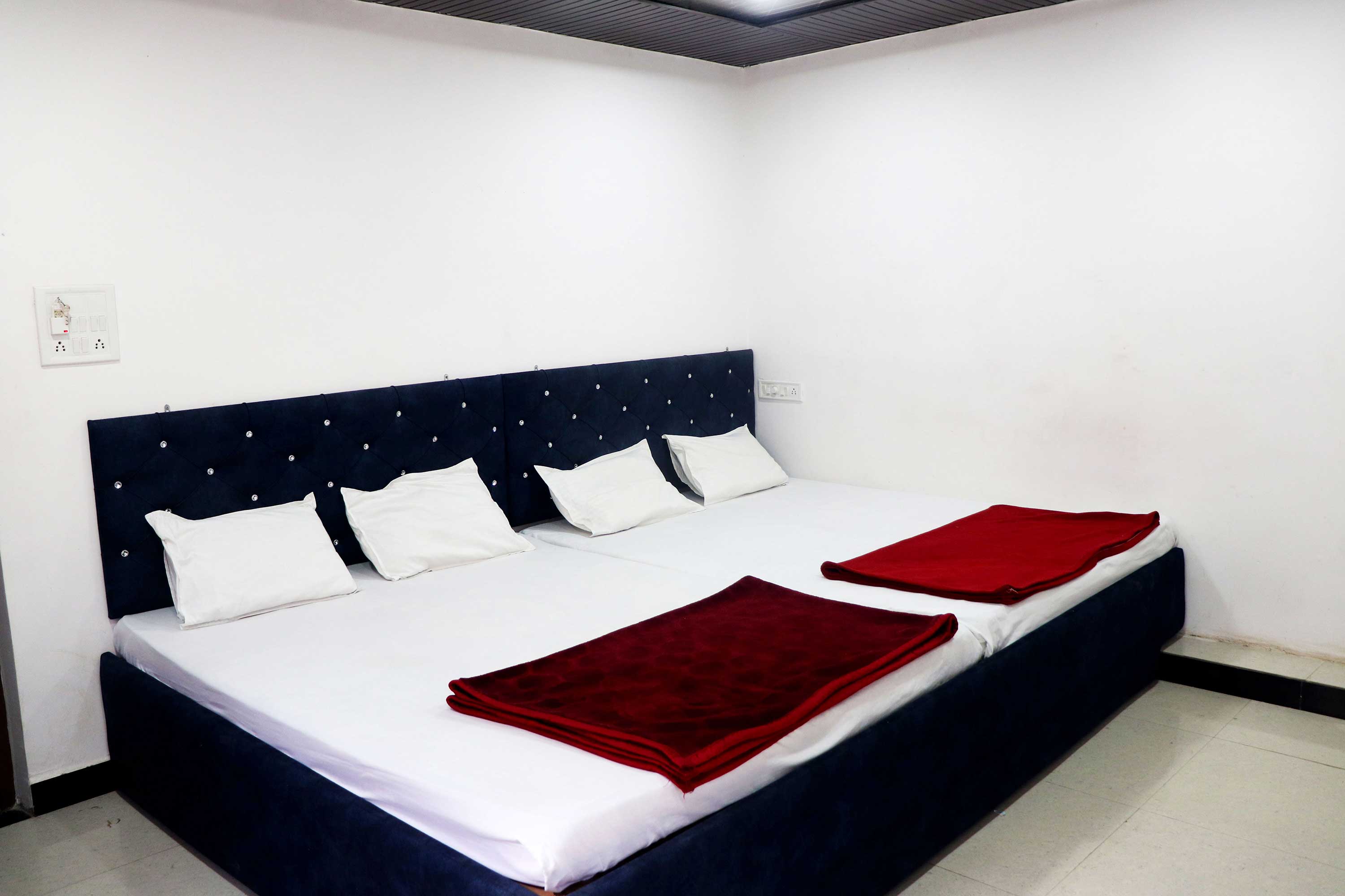 Hotel Narmada Palace - Tap to explore photos