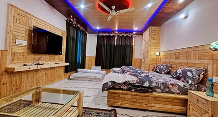 Mountain manor home stay Room Type - Super Deluxe (With Mountain View & Balcony)
