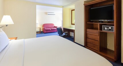 Holiday Inn Express OAXACA-CENTRO HISTORICO Room Type - 1 King Standard Balcony