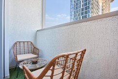 Luxury 1BR Holiday Home CV B811 Near Burj Khalifa