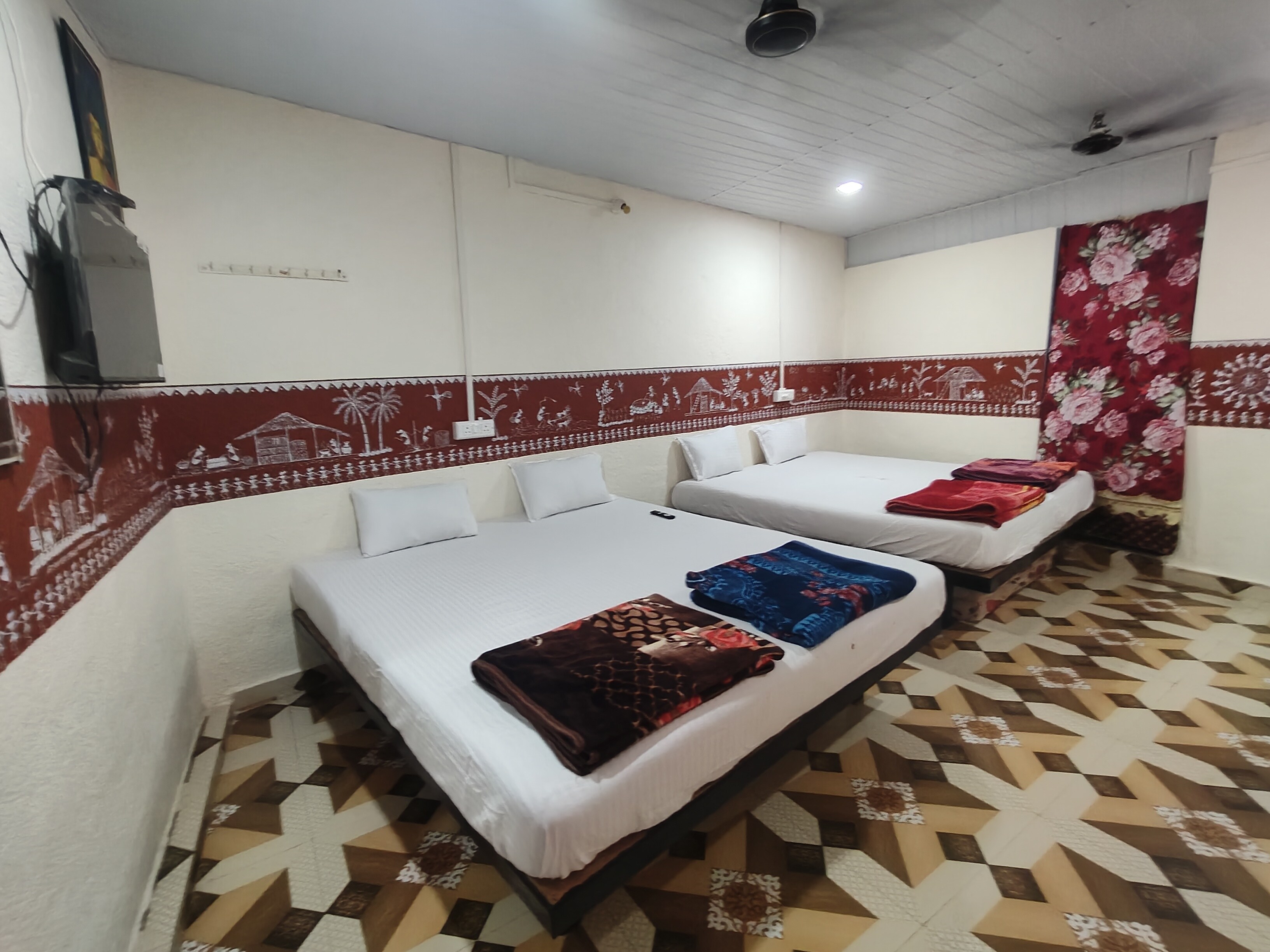 Sahyadri Home Stay - Tap to explore photos