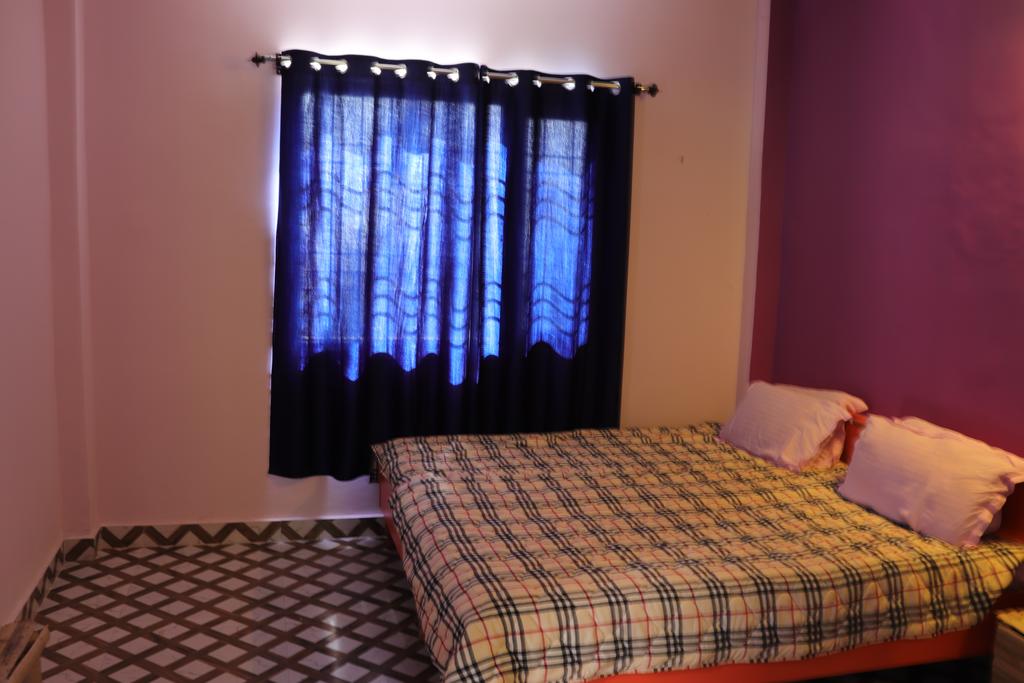 Bir Blues Pitstop - Tap to explore photos