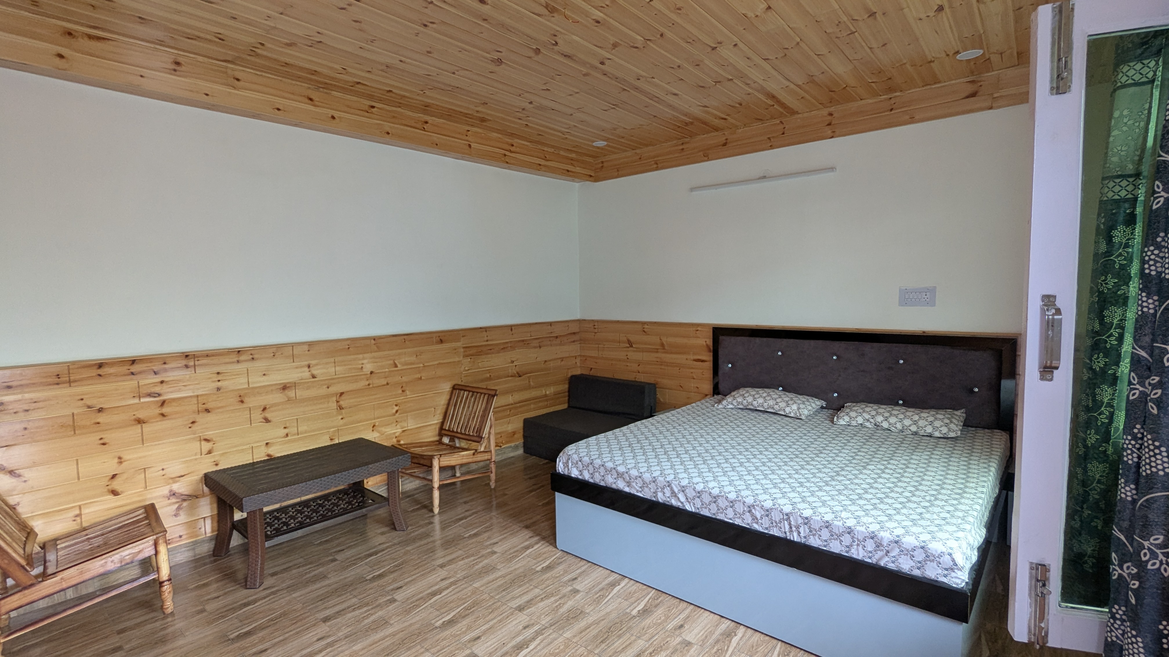 Miidway Homestay - Tap to explore photos