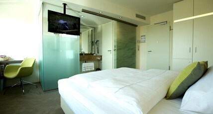 Best Western Plus Hotel Bremerhaven Room Type - 1 Queen Bed, Business Room, Air-Conditioned, Work Desk, Wi-Fi