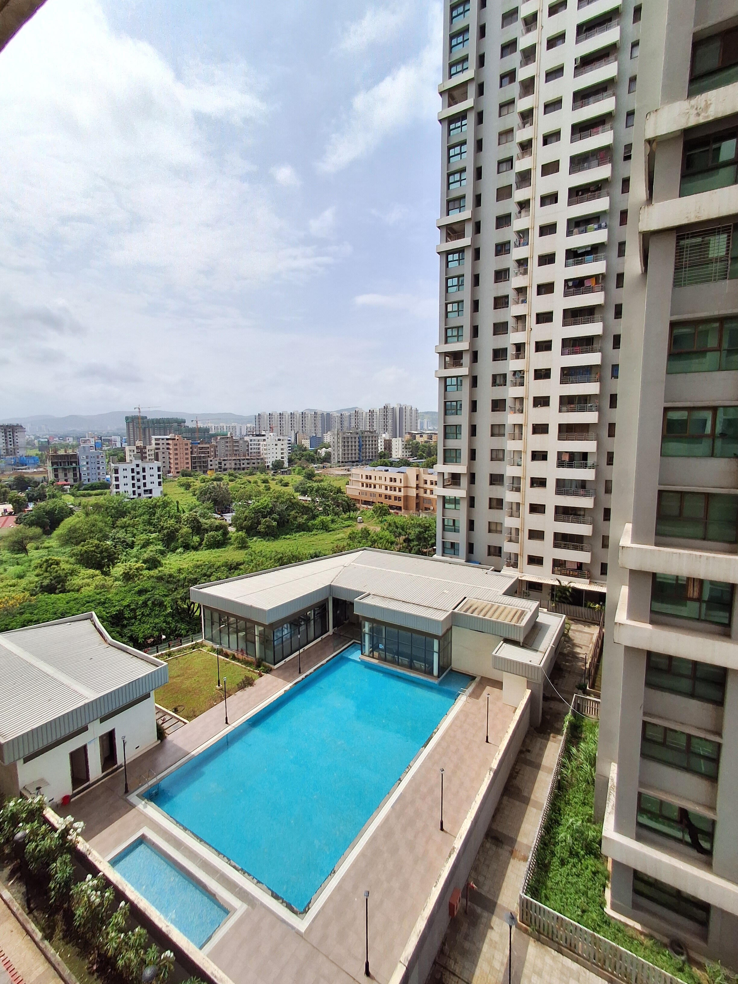 1BHK Entre Apart In Blue Ridge - Tap to explore photos