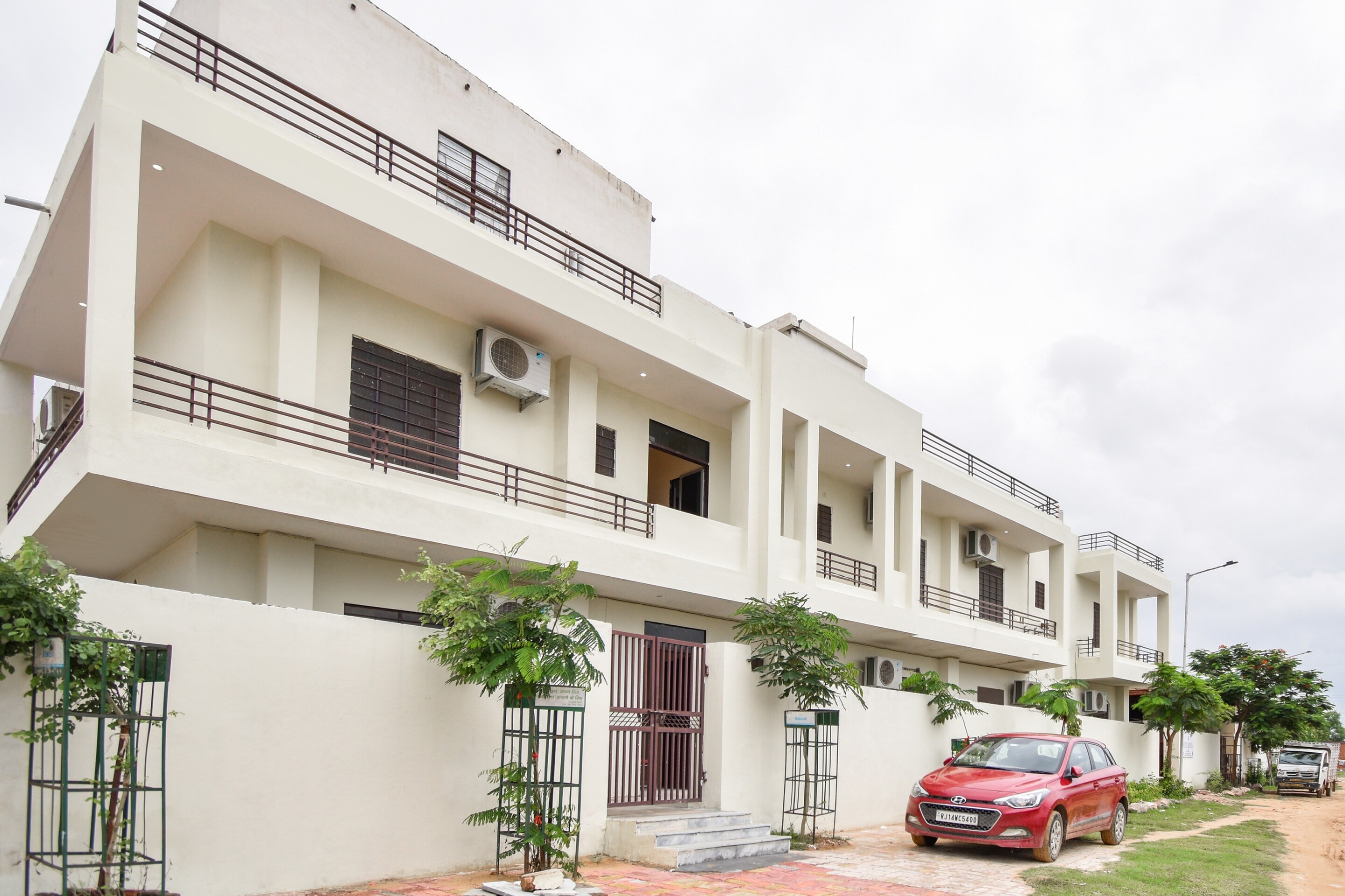 Hotel O Krishna - Tap to explore photos