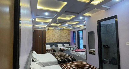 Swastik Inn Ujjain Room Type - 302 five bed luxurious