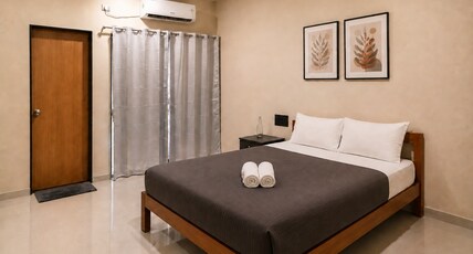 Z Express Zylos Room Type - Deluxe Queen | AC | Free WiFi