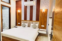 THE ELiSTA HOTEL - Your Premium Stays By SKY Hotels And Homestays