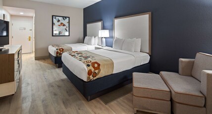 Best Western Heritage Inn & Suites Room Type - 2 Queen Beds, Non-Smoking, High Speed Internet Access, Oversized Room, Microwave, Refrigerator, Full
