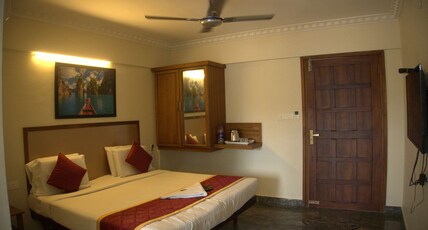 Poptavern Townbridge Room Type - Deluxe room