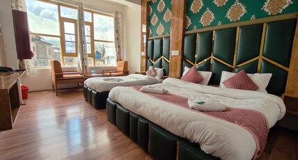 Hotel Gulmarg GS Residency, Kunzer Room Type - TRIPLE BED ROOM