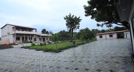 AARAVS ROOMS AND RESTAURENT Room Type - DELUXE ROOM