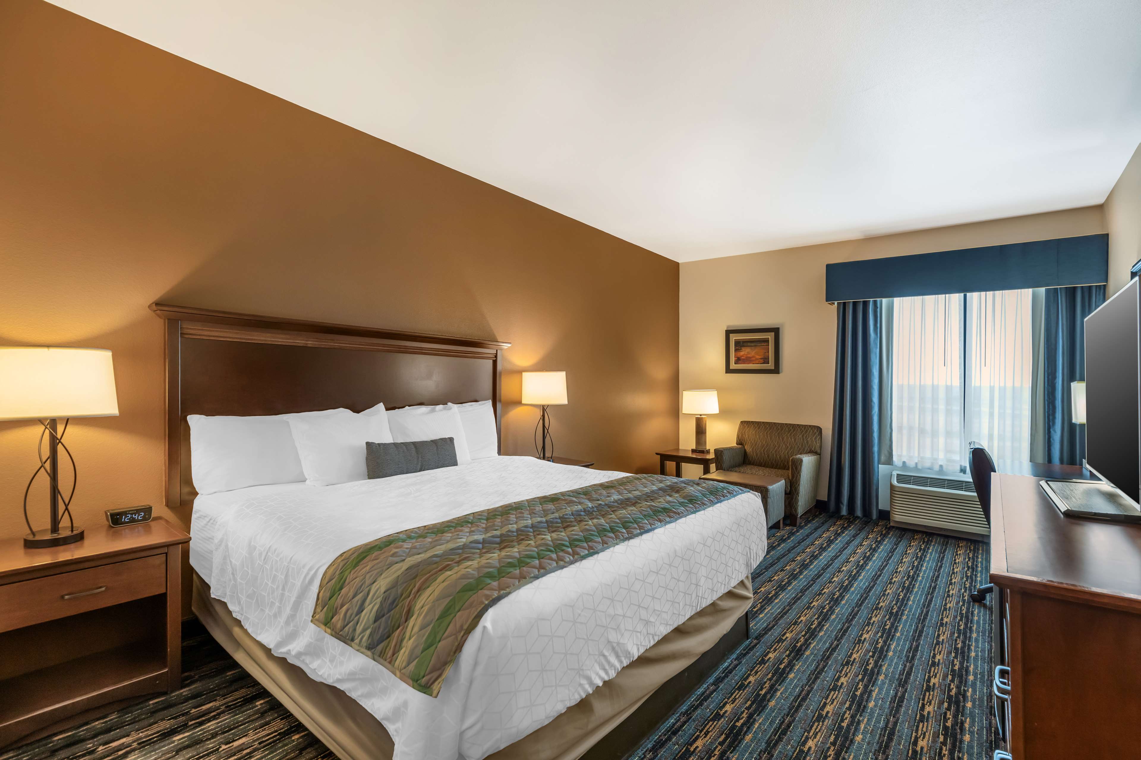 Best Western Plus Casper Inn & Suites - Tap to explore photos