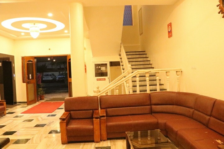 Hotel SLV - Tap to explore photos