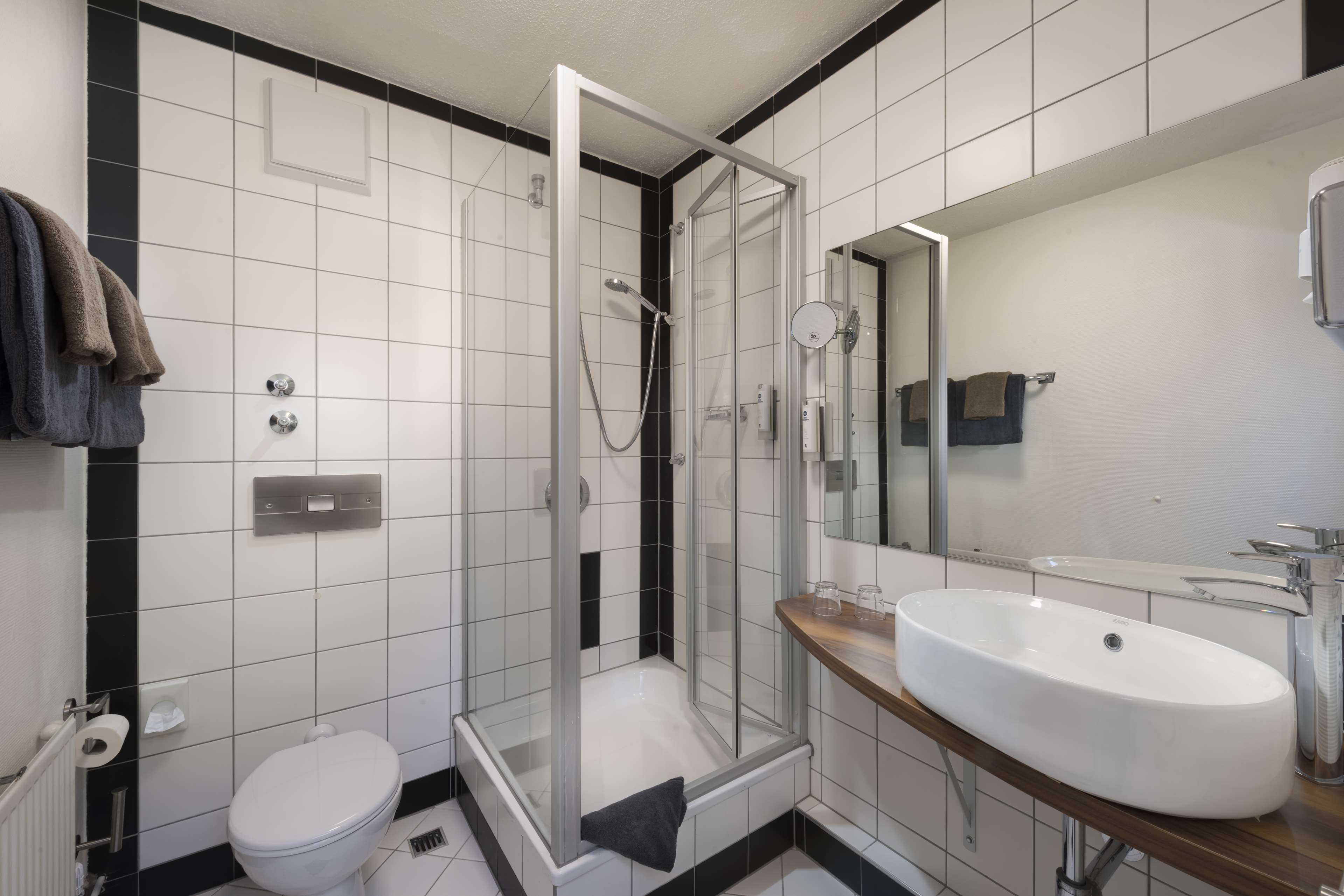 BEST WESTERN HOTEL AMBASSADOR - Tap to explore photos