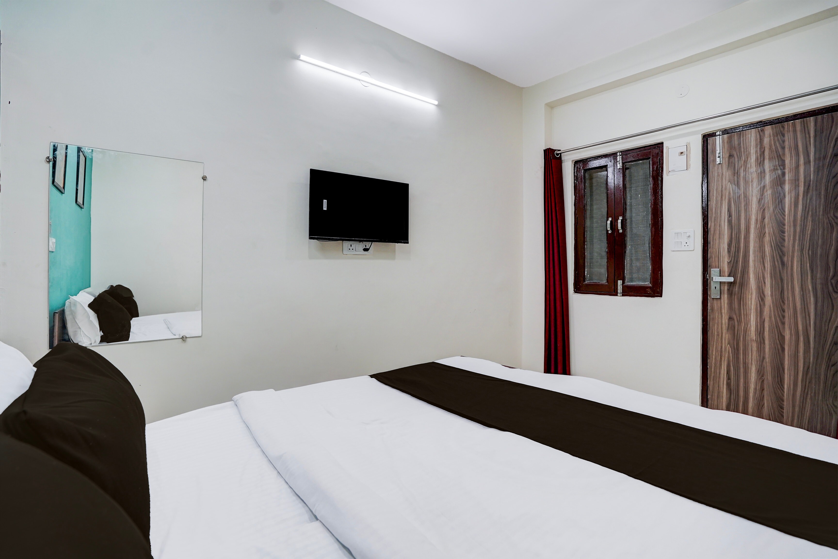 OYO Townhouse Anmol Residency - Tap to explore photos