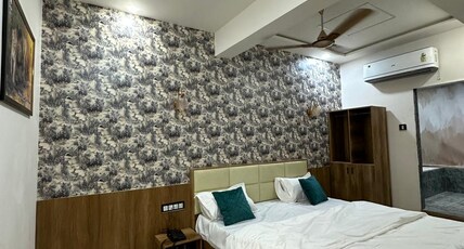 Hotel The Grand Heritage, Junagadh Room Type - Executive Suite Bed with City View