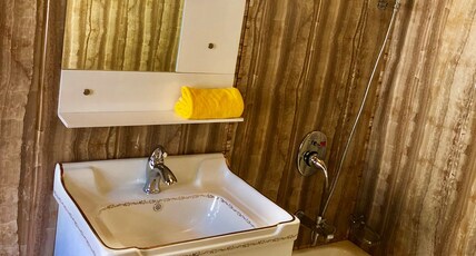 New Jacquline Heritage Houseboats Room Type - The Grand Heritage Theme Room
