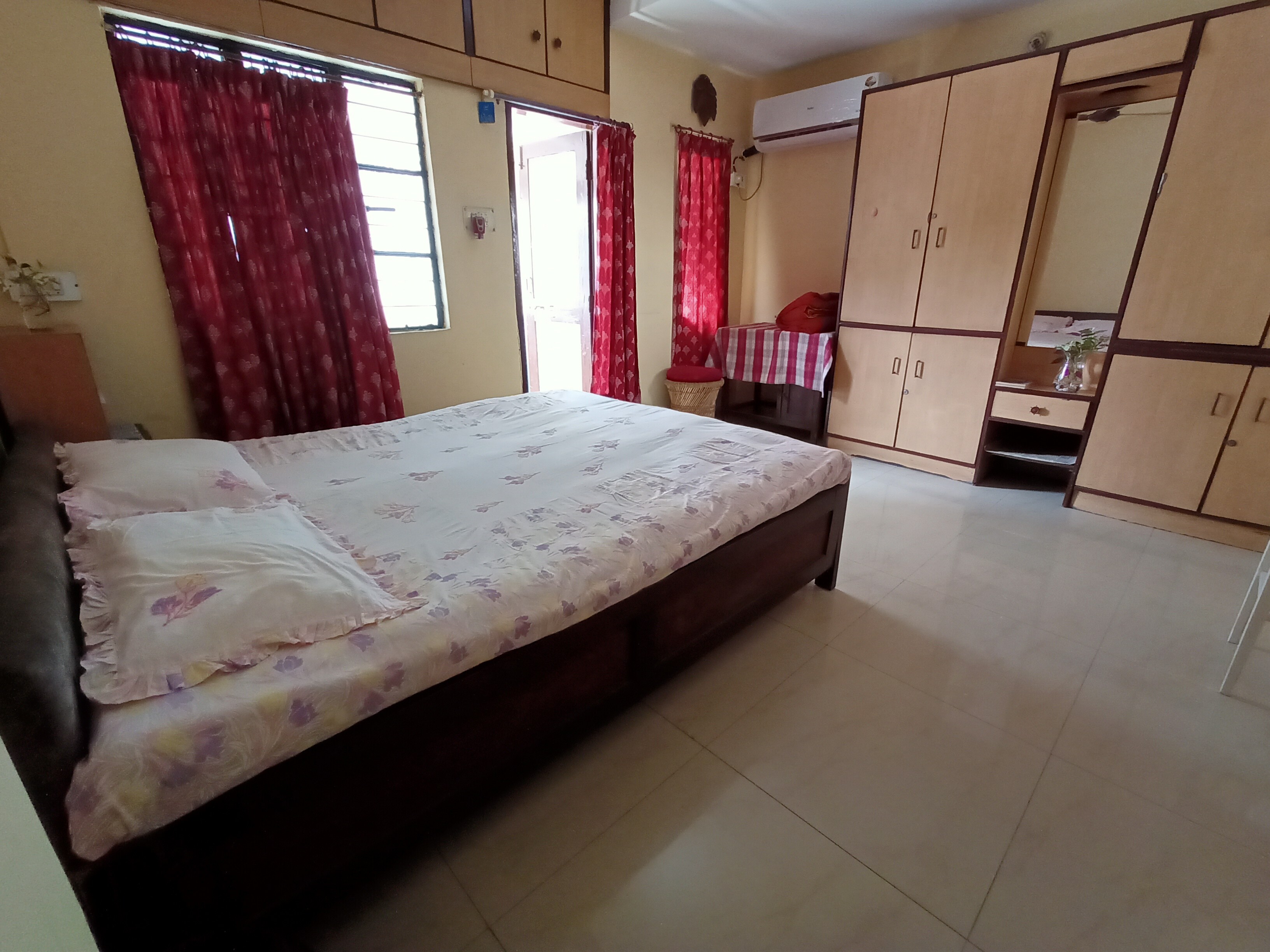 Spacious 3 BHK Duplex Penthouse Home Stay by Bollywood Celeb - Tap to explore photos
