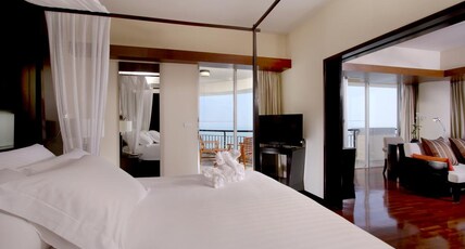 Hilton Hua Hin Resort & Spa Room Type - KING OCEANFRONT SUITE