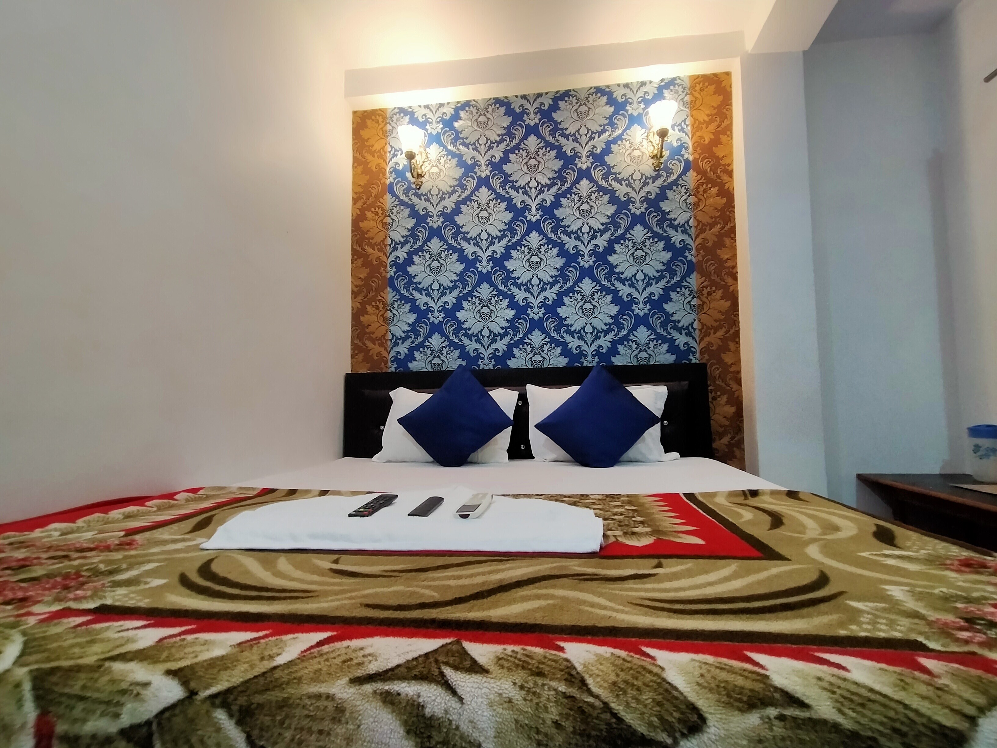 Jai Baba paying guest house - Tap to explore photos