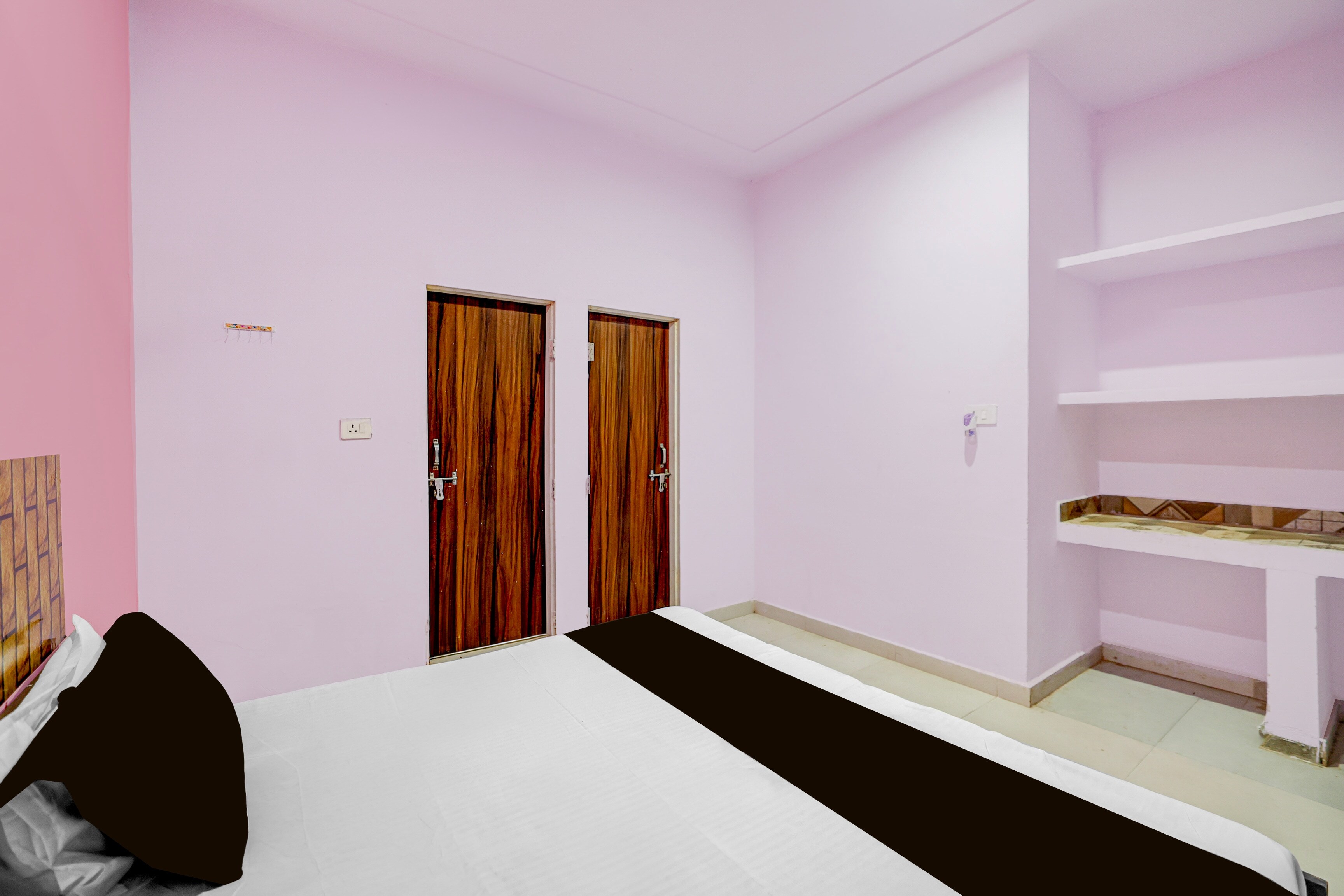 Spot On Neemrana Guest House & Pg - Tap to explore photos
