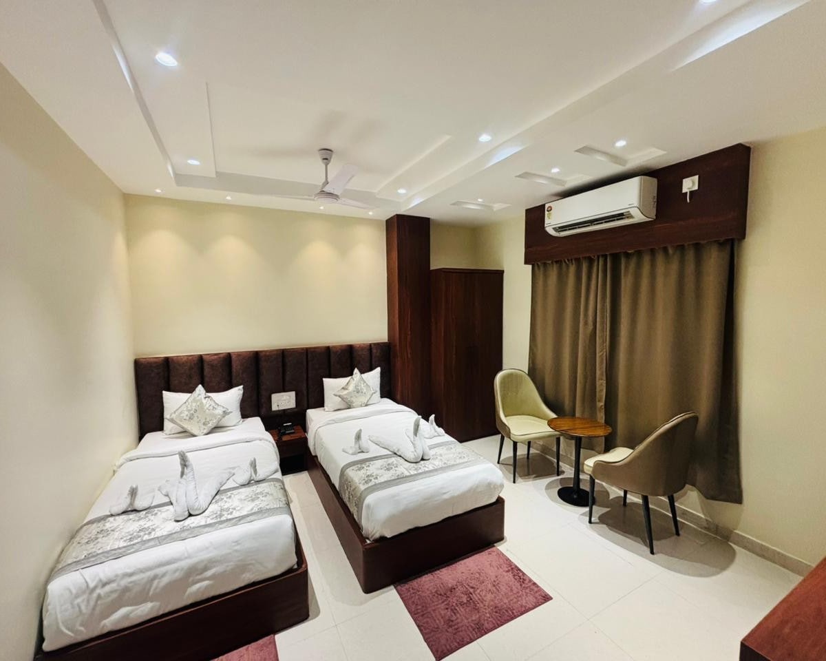 Hotel Pragati Palace - Tap to explore photos