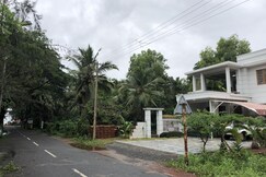 Kannur Beachway Homestay | Room & Caretaker