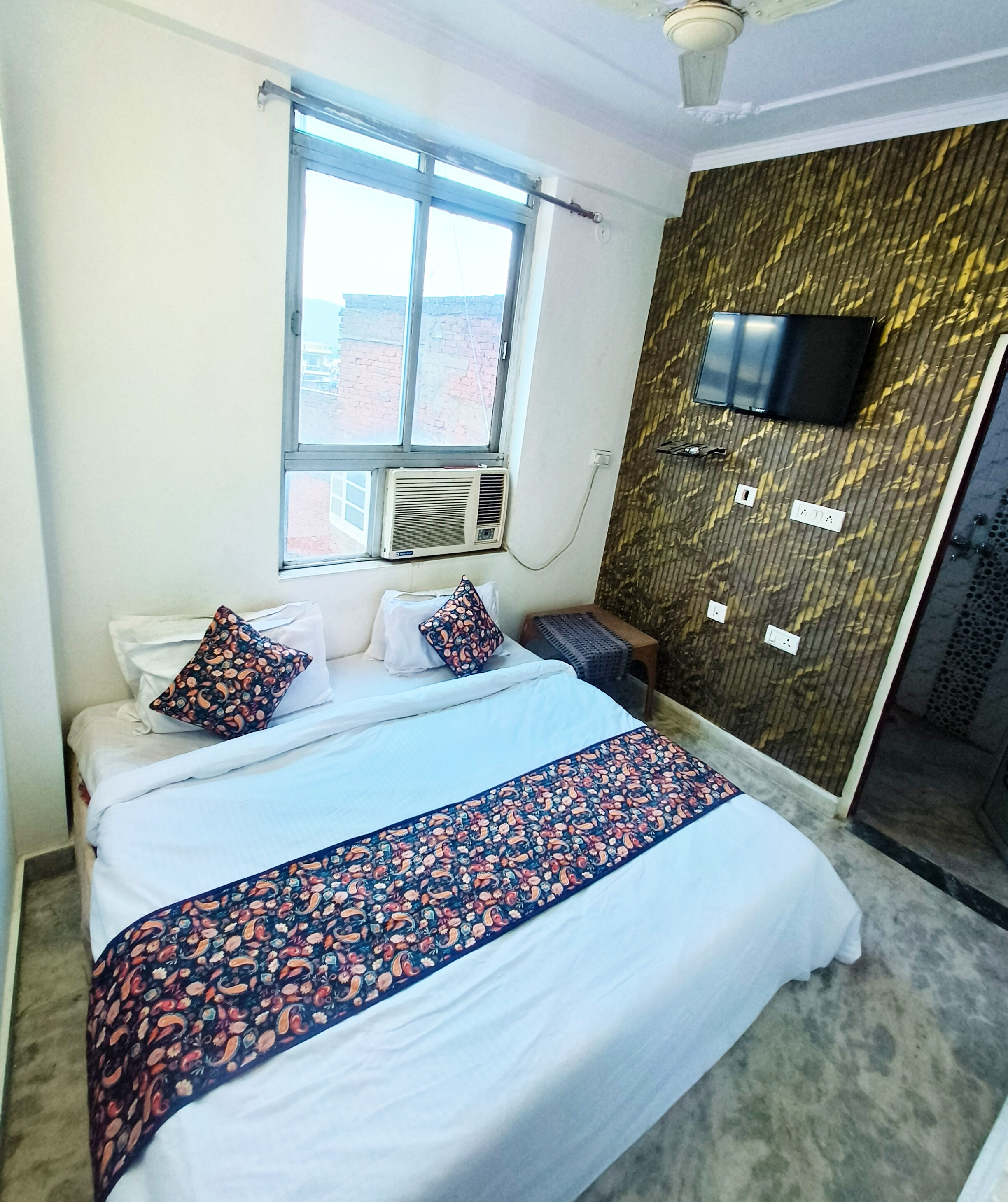 Amisha Home Stay - Near Jal Mahal, Jaipur - Tap to explore photos