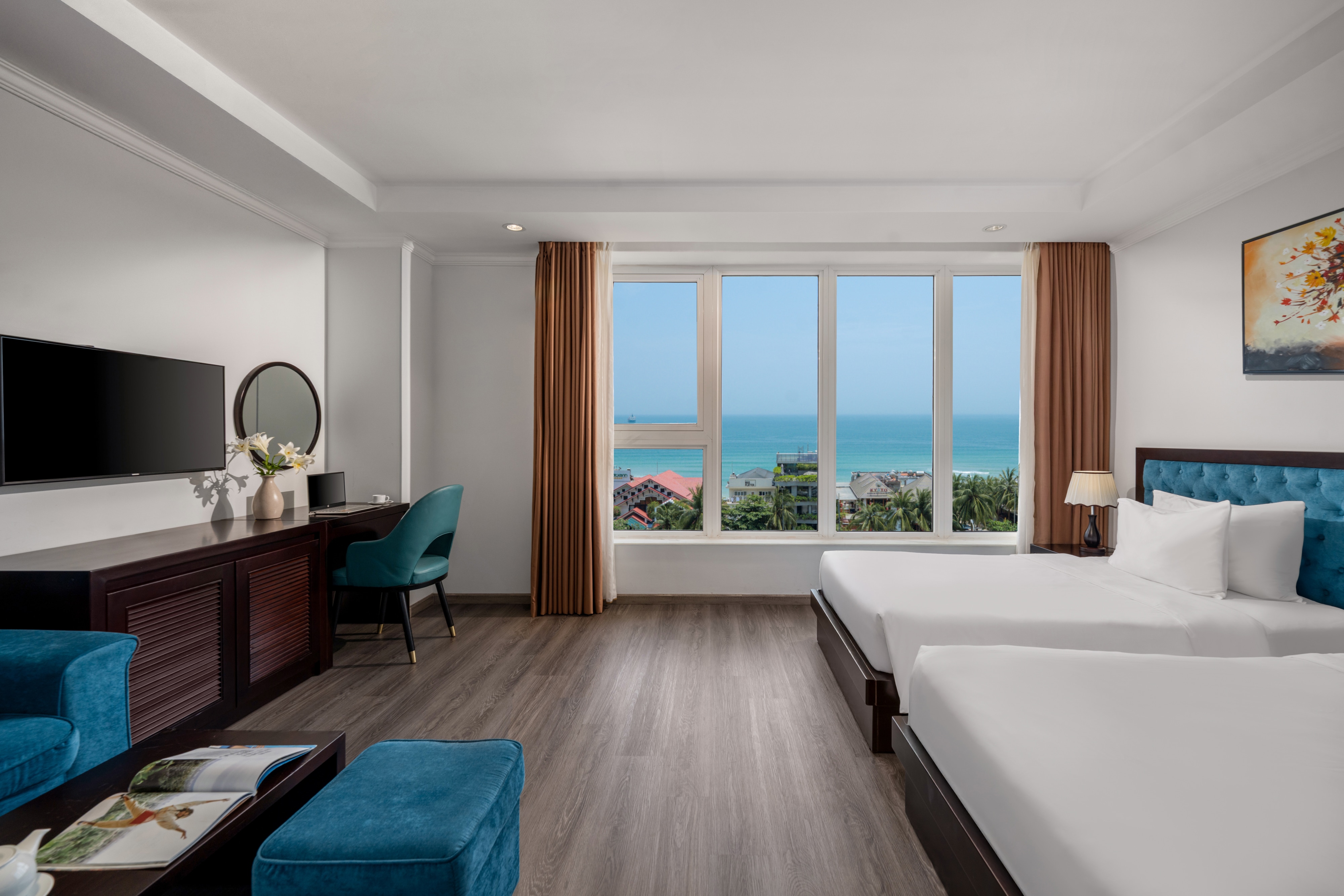 BlueSun Danang Beach Hotel - Tap to explore photos
