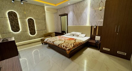 Kumar International Room Type - Super Deluxe Room - AC