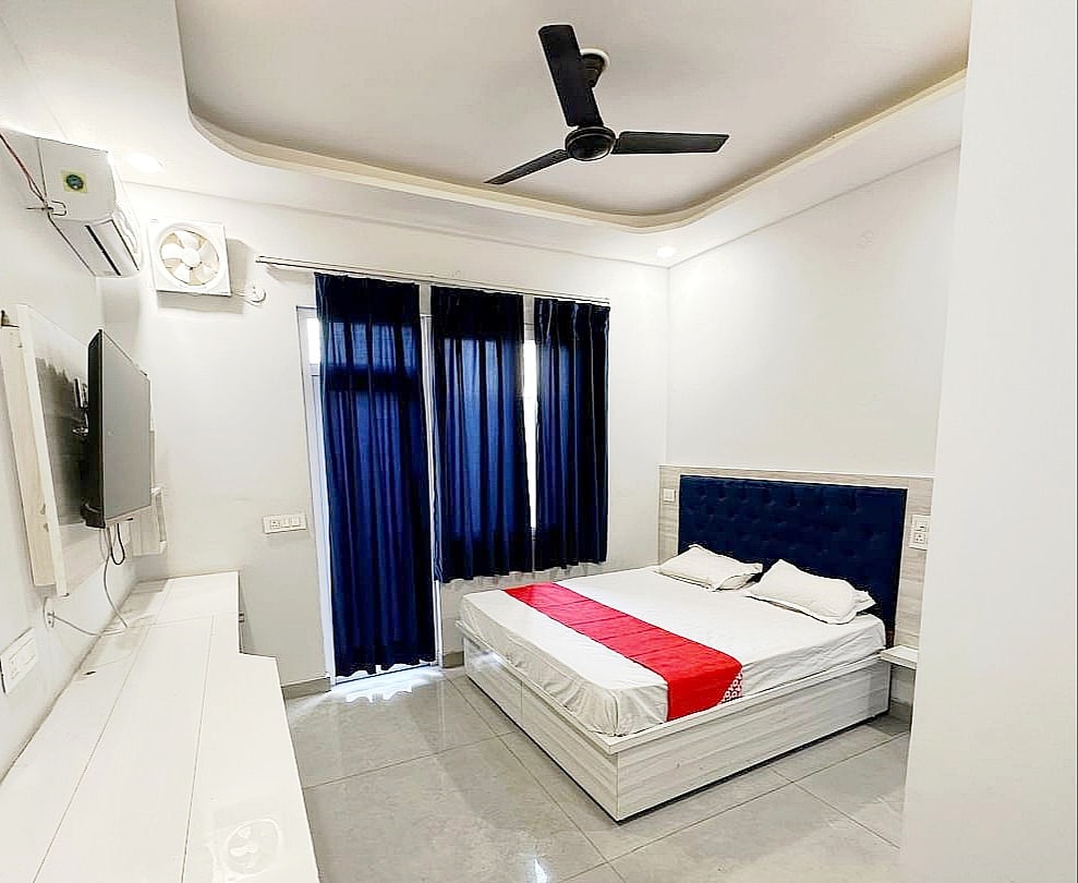 SUNNY LUXURIOUS STAY - Tap to explore photos