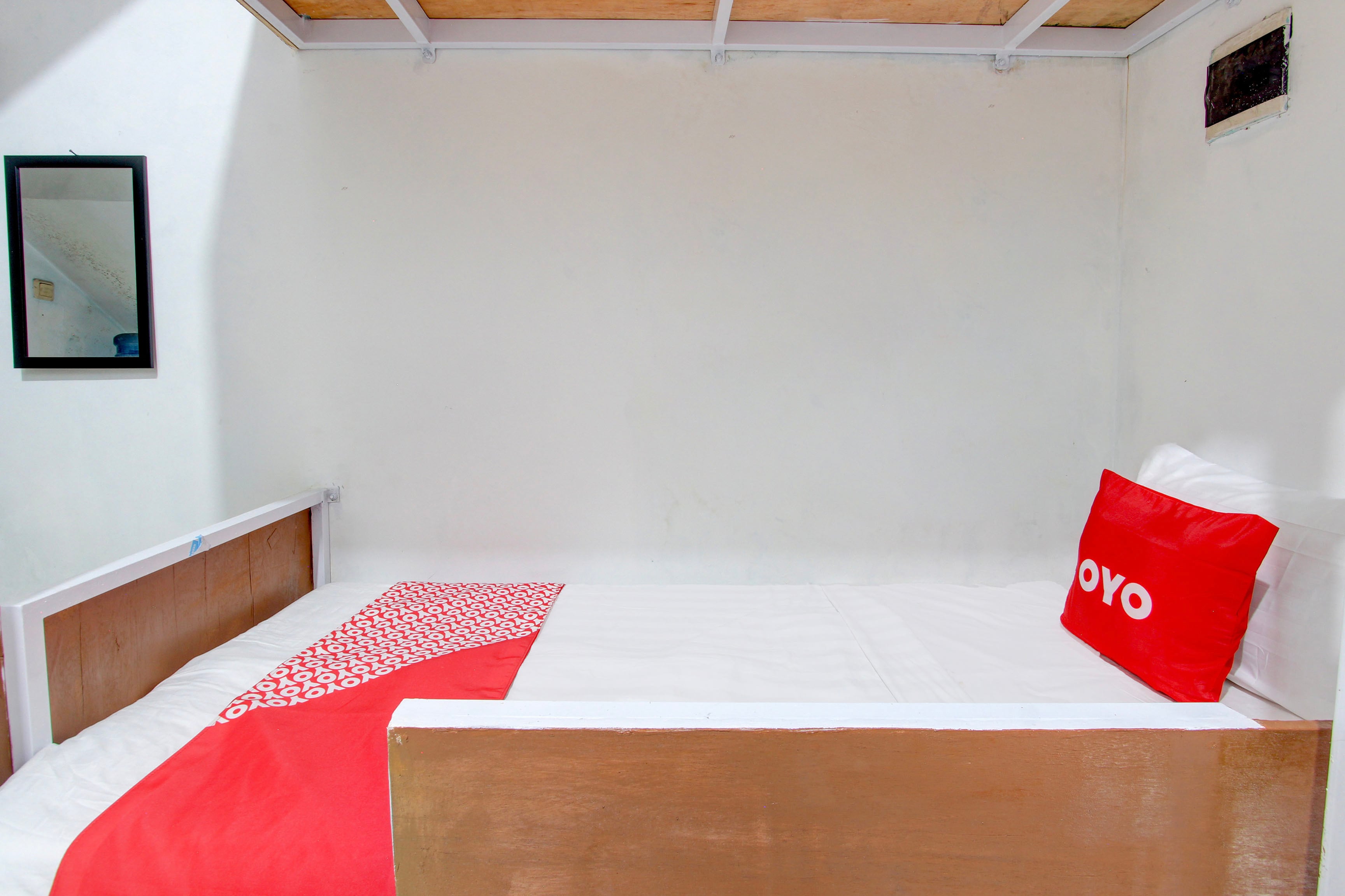 Hotel O Wonosobo Bunkbed - Tap to explore photos