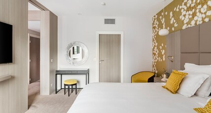 Crowne Plaza Lyon - Cite Internationale Room Type - 1 King Suite Balcony