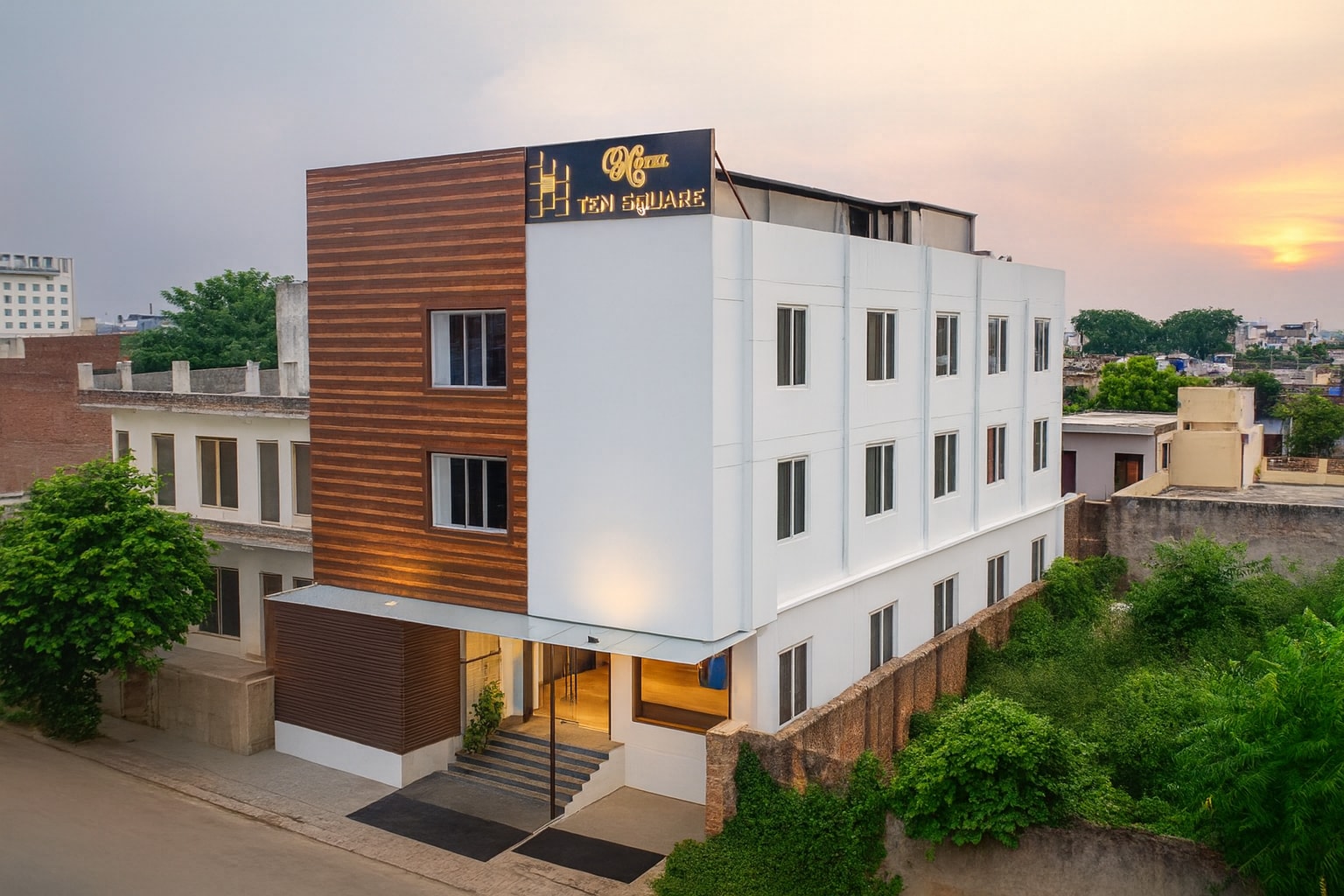 HOTEL TEN SQUARE (5 Minutes from The Taj Mahal) - Tap to explore photos