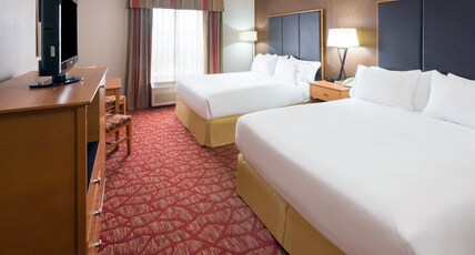 Holiday Inn Express GRANTS PASS Room Type - 2 Queen Beds Standard Mobile Access Tub