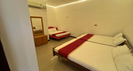 Mookambigai Residency Room Type - 6 PERSON AC SUIT ROOM