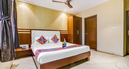 FabHotel Luxor - Nr. Acropolis Mall Room Type - Deluxe Room