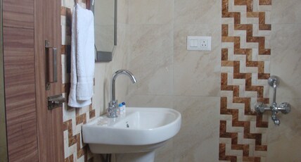 Hotel Abhinandan Grand Room Type - Deluxe Air Cooler Room