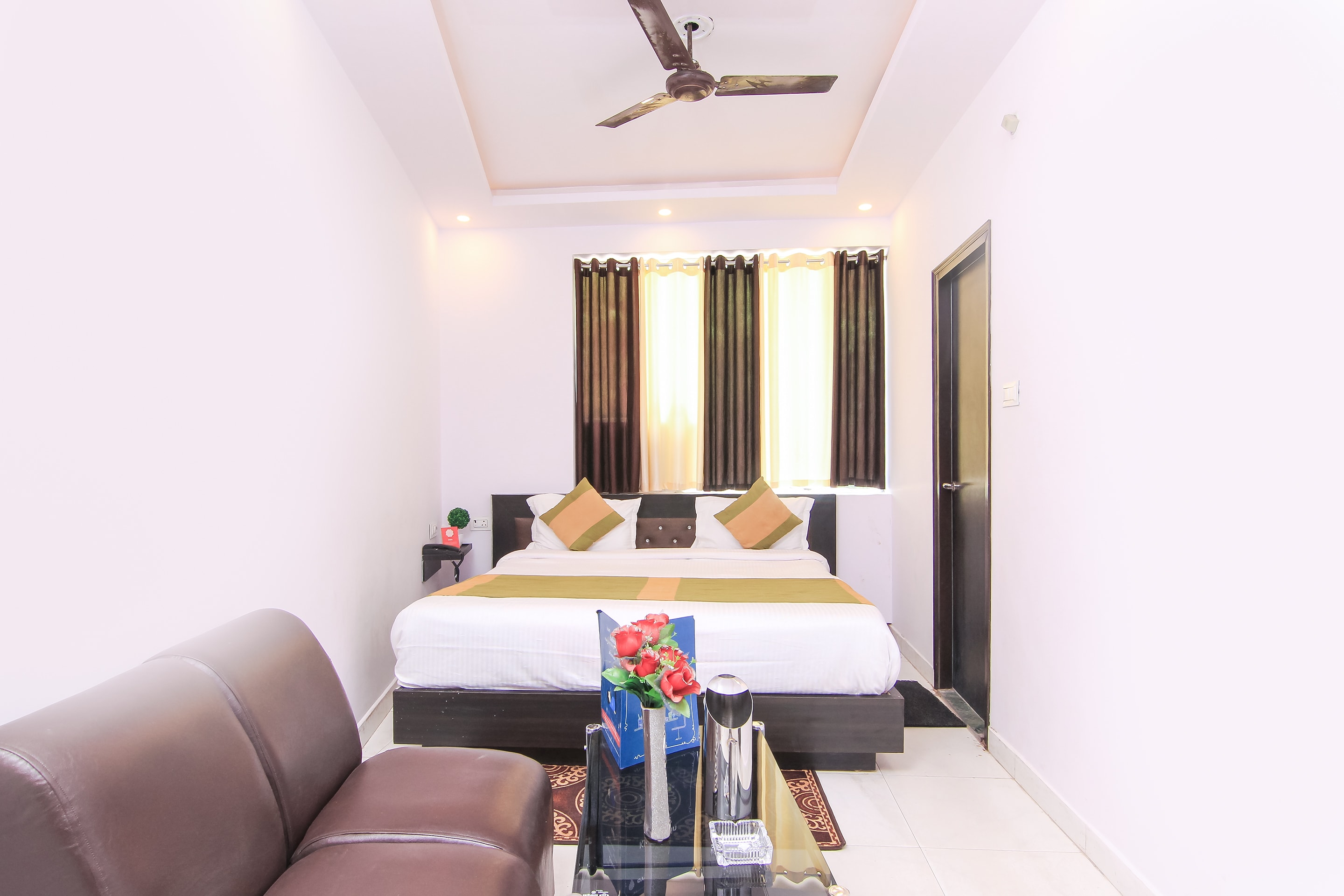 OYO Flagship 13652 Hotel Rajput - Tap to explore photos