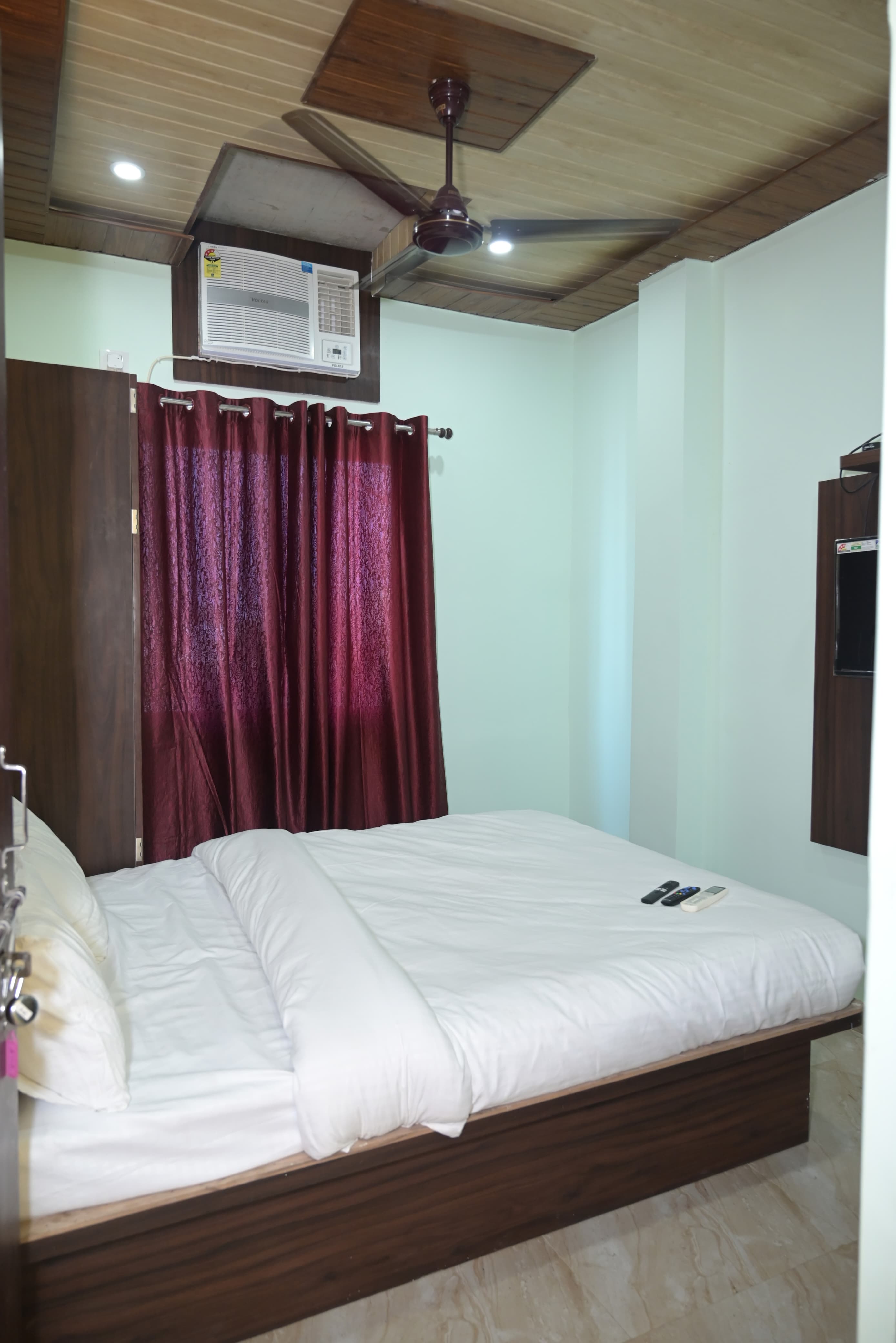 KumarP Guest House Assi Ghat - Tap to explore photos
