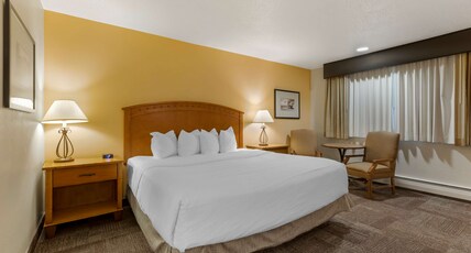 Best Western Pioneer Room Type - 1 King Bed, Non-Smoking, Flat Screen Television, High Speed Internet Access, Microwave And Refrigera Best Western Pioneer Room Type - 1 King Bed, Non-Smoking, Flat Screen Television, High Speed Internet Access, Microwave And Refrigera