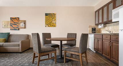 Staybridge Suites OKLAHOMA CITY-QUAIL SPRINGS Room Type - 1 Queen Bed 1 Bedroom Suite