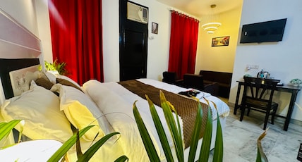 The White Scent - Near Noida Sector 18 Metro Room Type - Executive Suite with Balcony The White Scent - Near Noida Sector 18 Metro Room Type - Executive Suite with Balcony