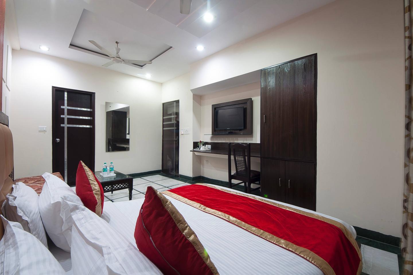 Hotel Apra Inn - Tap to explore photos